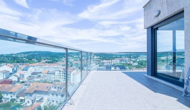 Disconnectaengalicia Penthouse La Perla, pool and tennis court in Sanxenxo