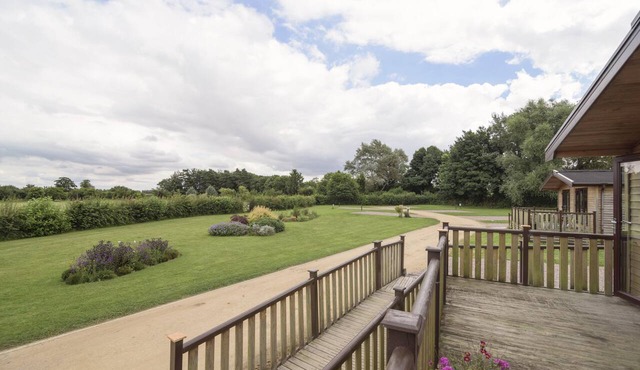 Dog Friendly Cabin for 4 in Market Overton