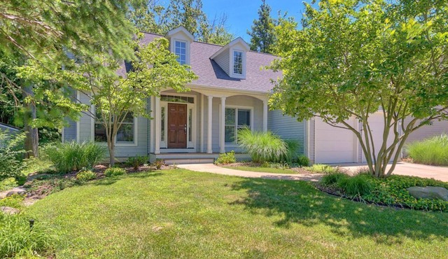 Douglas Beach Rental - Close to everything! Sleeps up to 12. in Douglas