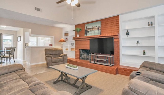 Entire Duplex with 6 Bedrooms for Large Groups in Houston