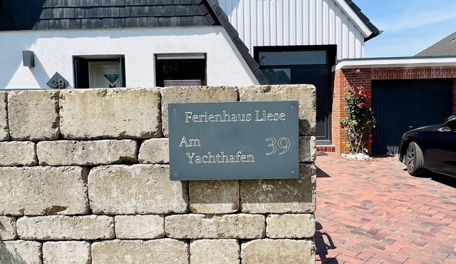 Exclusive North Sea domicile: directly on the dyke, for 4 people! in Carolinensiel