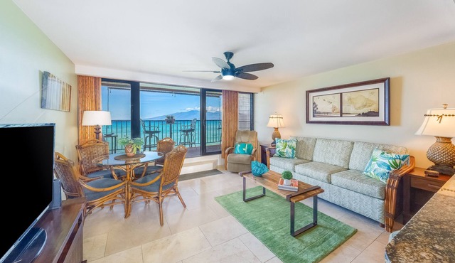 Expansive, ocean-view condo with heated pool & sunset-view lanai in Lahaina