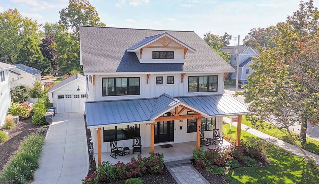 ExpERIEnce South Haven | Beach Farmhouse Steps to South Beach and Lake Michigan in South Haven