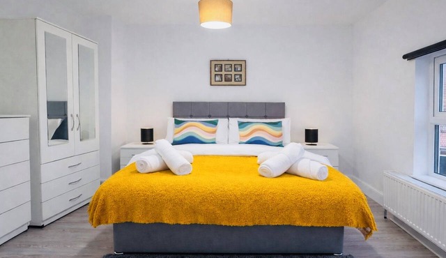 Exquisite Four Double Bedroom House/Free Parking in Nottingham