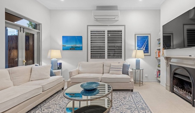 Family-Friendly 3BR with Pool Near Brisbane in Hamilton