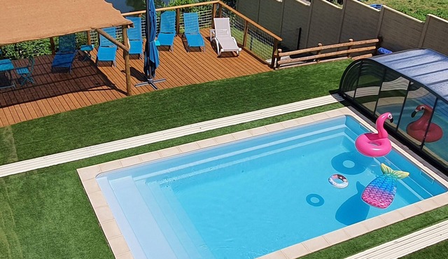 Family Retreat with Private Pool and River Views near Zoo in La Flèche