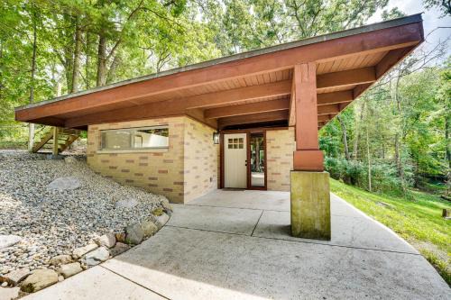 Fire Pits & Grill: Lakefront Jackson Home in Jackson
