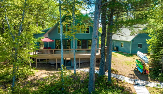 Four Season Retreat in Beautiful Bete Grise in Mohawk