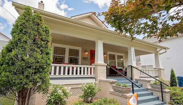 Fully Fenced, Dogs Welcome, Sleeps 10, Near MSU and Hospitals in Springfield