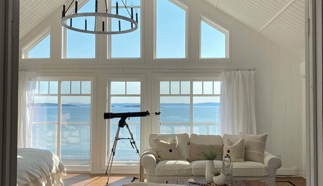 Fundy Bay Beach Housen5 Bedroom, Ocean Front, Hot Tub, Theater Room, Fire Pit in Saint John