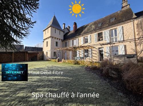 Gîte Spa Privatif & Cheminée Idéal Couples & Familles in La Roche-Canillac