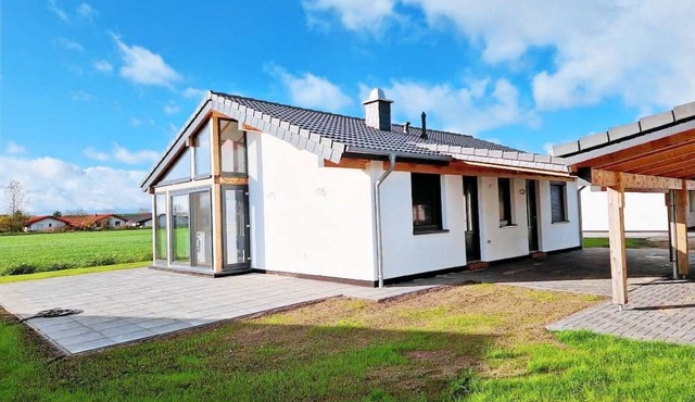 G20 Ferienhaus mit Wintergarten in Eckwarderhörn by Interhome in Burhave