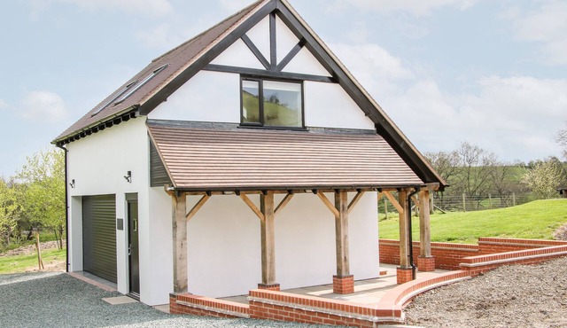 GERRY'S PLACE, pet friendly, with a garden in Little Stretton in Church Stretton
