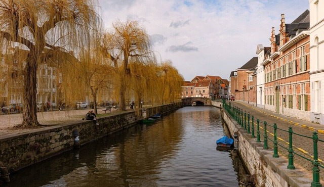 Ghent Gem: Historic Apartment Steps from Gravensteen Castle! in Gent