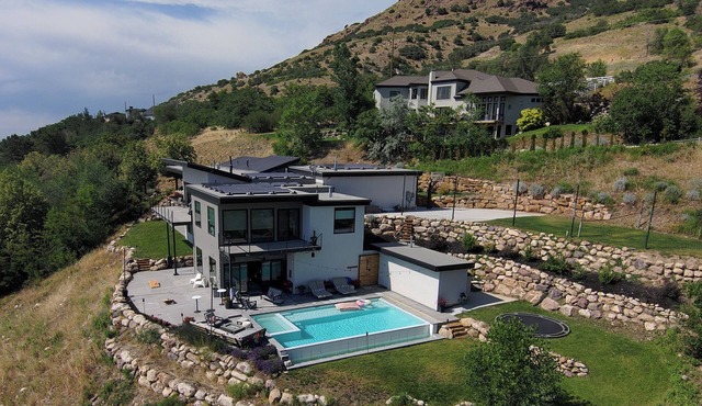 Gorgeous Getaway near SLC & Ski in Holladay
