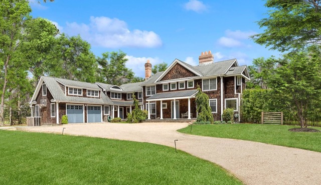 Gorgeous East Hampton home close to the beach! in East Hampton/Wainscott