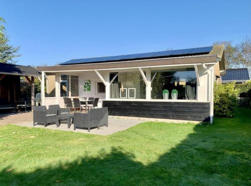 Great bungalow near the beach and sea in Sint Maartenszee