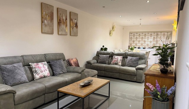 Greenview Manor Ideal location for family in north London in London