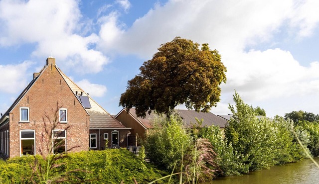 Group accommodation in Friesland on Blikvaart in Sint Annaparochie