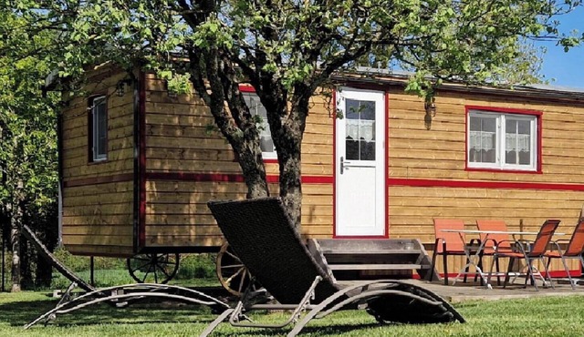 Gypsy caravan in Saint-Augustin-Des-Bois