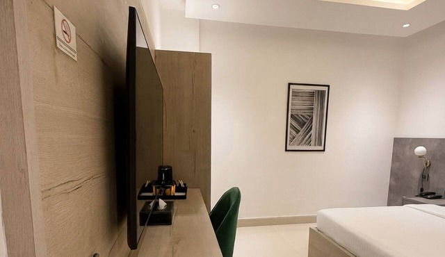 Hamsun Deluxe Double Room Clifton Karachi in Karachi