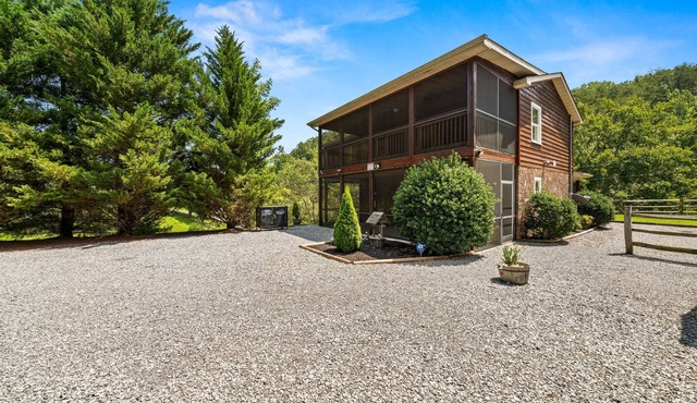 Heaven Sent - Tastefully Decorated Cabin with Fireplace in PIGEON FORGE
