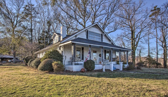 Historical Family Home, 12 Mi to DT Asheville in Arden