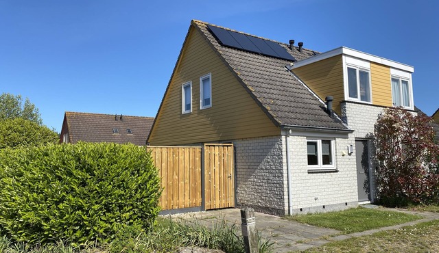 Holiday home at the beach in a holiday park in Wemeldinge