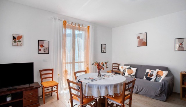 Holiday Home 'Cà Du Mandaìn' with Mountain View, Private Terrace and Air Conditioning in Pairola
