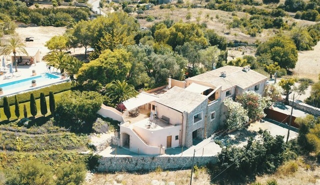 Holiday Home 'Ferrer' with Mountain View, Private Pool and Wi-Fi in Manacor