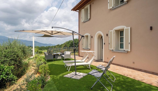 Holiday Home 'Oasi Al Sole' with Private Garden and Wi-Fi in Santa Maria a Monte