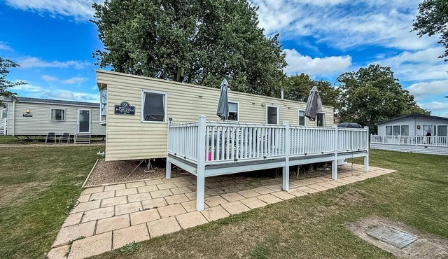Homely caravan with decking at Valley Farm Holiday Park, sleeps 8 ref 46713V in Great Clacton