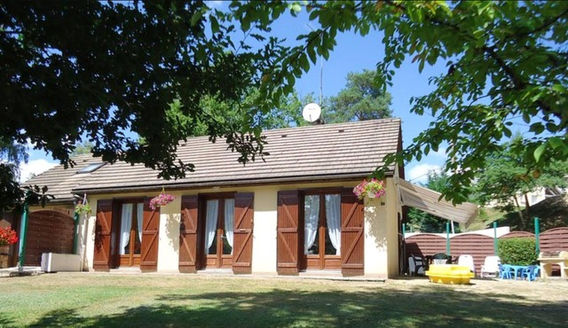 Homerez - Nice house with garden and terrace & Wifi in Marcillac-la-Croisille