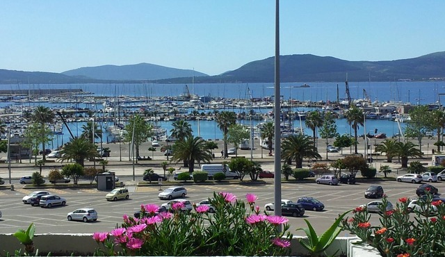 In the center of Alghero by the sea with spectacular breathtaking views of Cape HUNTING in alghero