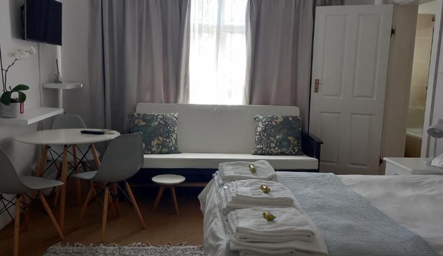 Innes Road Durban Accommodation Private Double Room with Private Bathroom in Durban