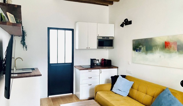 Just sitting - Studio #1 - Casa Londono in Marly-le-Roi