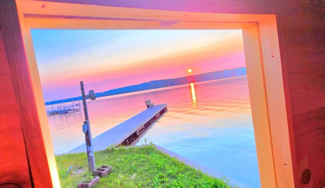 *Keweenaw Unparalleled Lake side Lodge or a top-tier Arctic ski resort* in Mohawk