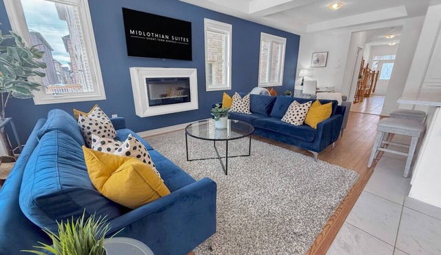 King bed, Fenced Yard, Spacious New Build| GN in Hamilton