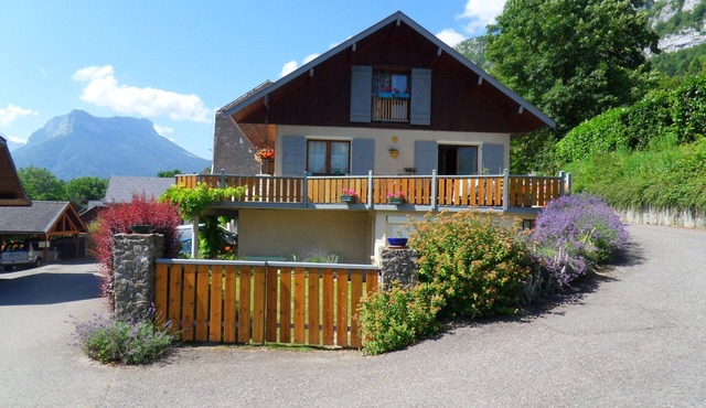LAC ANNECY House, 100 m2, terrace (60m2) splendid mountain view in Lathuile