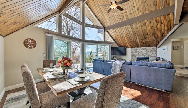 Lake Arrowhead House with Spa and Mountain and Lake Views! in Lake Arrowhead