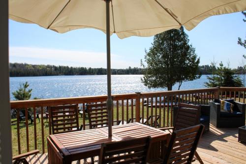 Lake House Chalet Laurentians in Nominingue