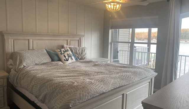 Lake side condo with amazing views! in Camdenton