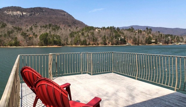 Le Petite Chateau - Lakefront - Upper/Lower Units Sleeps 6 dog friendly in Lake Lure