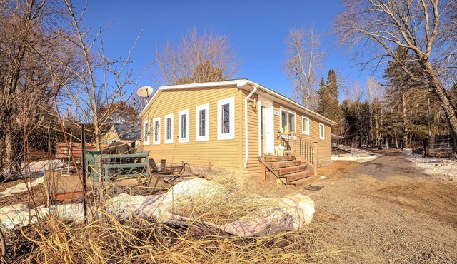 Le serein d’Avellin-Chalet au bord du lac, kayak, activités en famille in Saint-André-Avellin