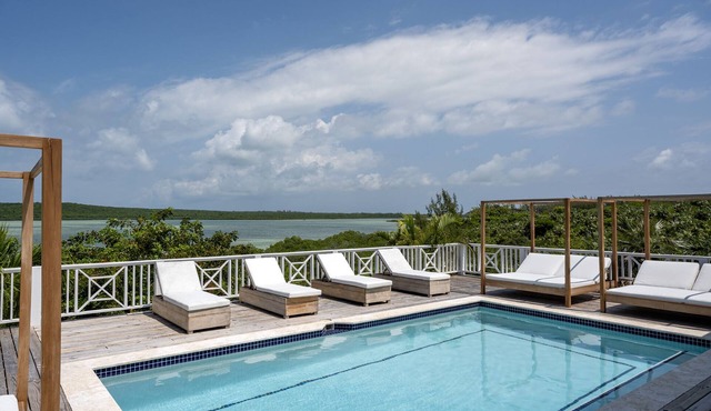 Lux New Windermere Home w/Pool, Boat Dock, Beach Access, Club Membership in Windermere Island