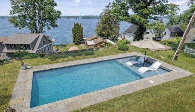 Lux Pool House on Paw Paw Lake, sleeps 14- 1 hr 45 min from Chicago! in Watervliet