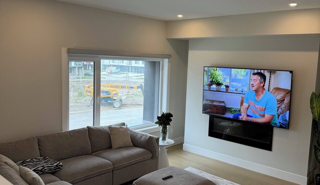 LUXURIOUS SPACIOUS 3 BEDROOM TOWNHOUSE in London