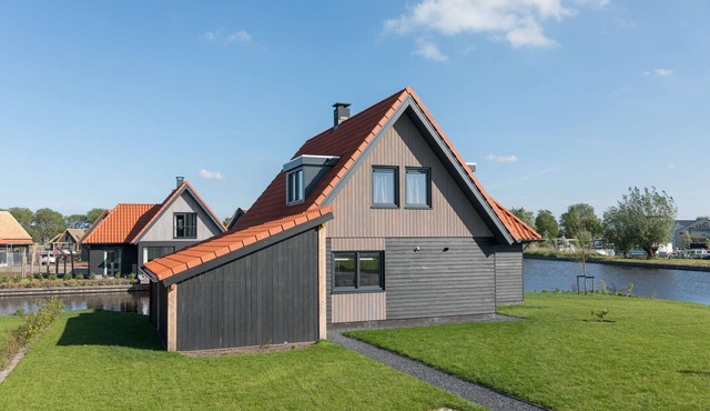 Luxury Villa on Waterfront in Ossenzijl