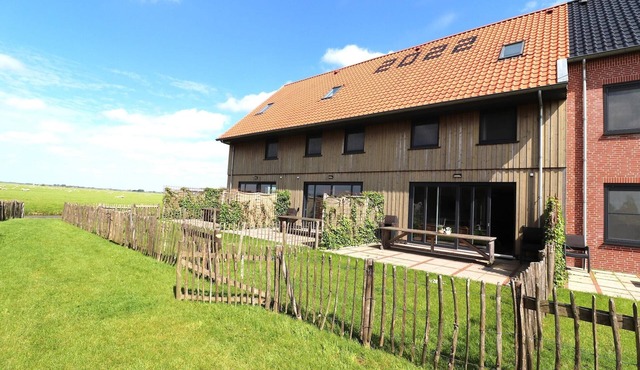Luxury waterfront villa in Leons