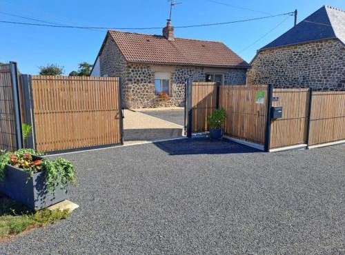 Maison de charme en granit avec jardin clos, tout inclus, près de Domfront in Saint-Mars-dʼÉgrenne
